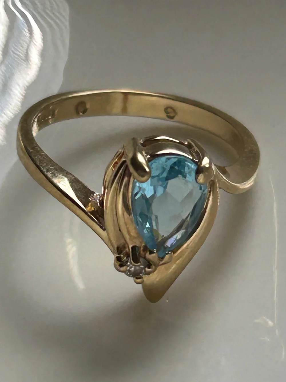 Gold  Ring Teardrop Blue Topaz Stone CZ Accent Stone Ring - Jewelry Size 6-7 EUC